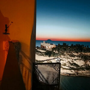 Santuario Santa Maria Dell’Isola Santuario di Santa Maria dell'isola di Tropea